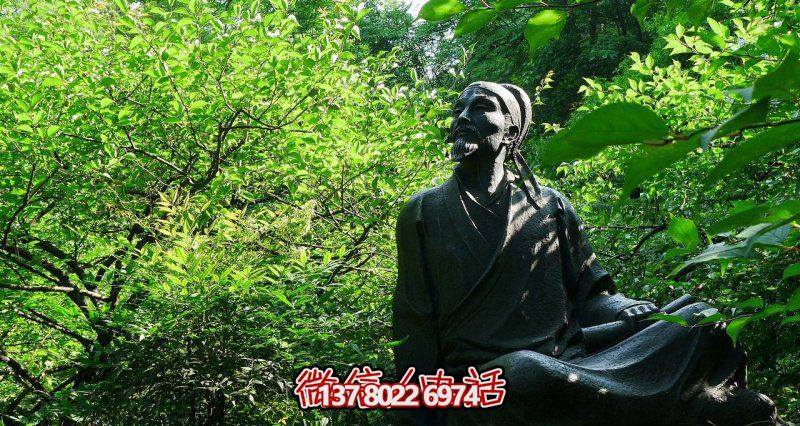 古代名人李白青銅雕塑，讓花園廣場坐擁舊韻