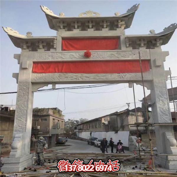 精美青石石雕牌樓，見證傳統村莊歷史文化