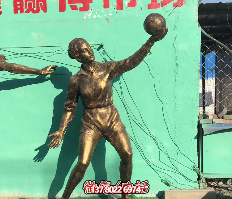 大型玻璃鋼排球?qū)W生雕塑，為廣場(chǎng)增添活力