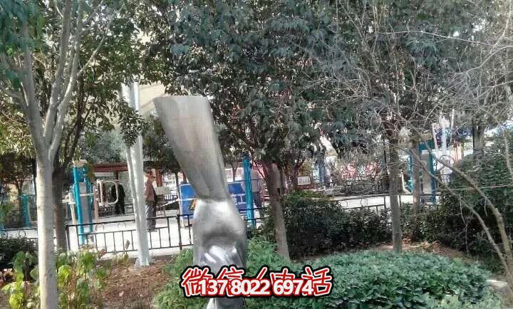 不銹鋼兒童雕塑——讓孩子們在學校里拉大手，拋光小手