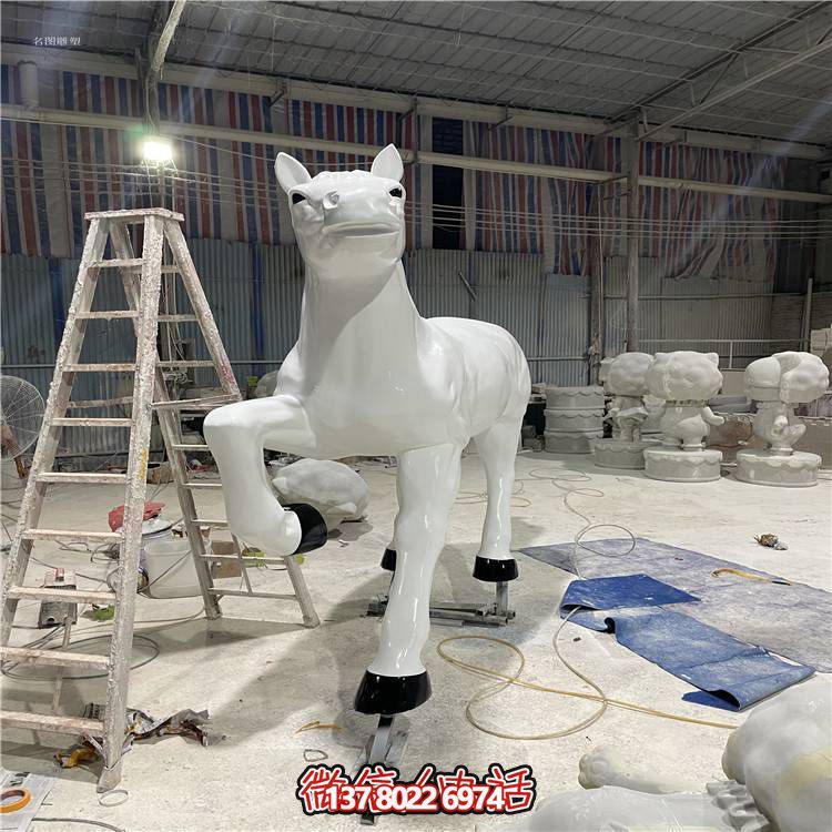 玻璃鋼馬雕塑，點綴戶外園林