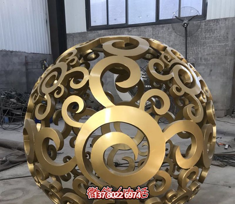 不銹鋼鏤空球雕塑，美化戶外景觀