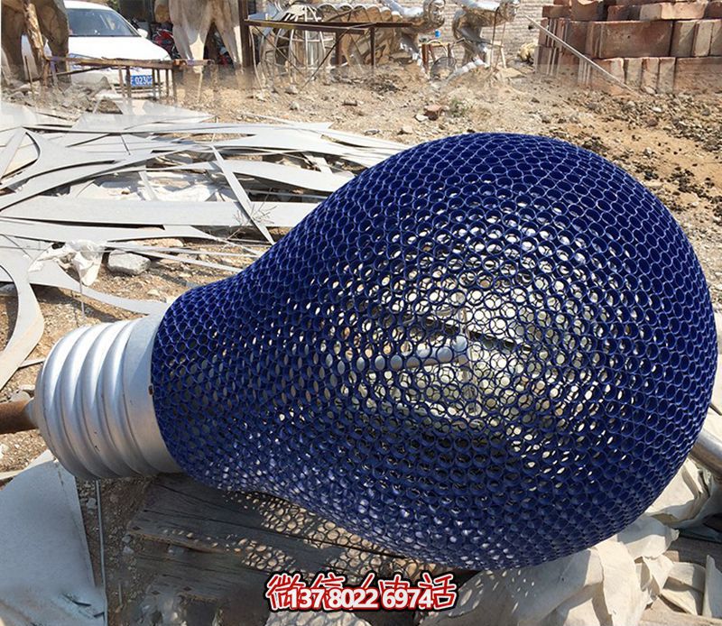 農(nóng)場(chǎng)大型不銹鋼鏤空藍(lán)色燈泡雕塑