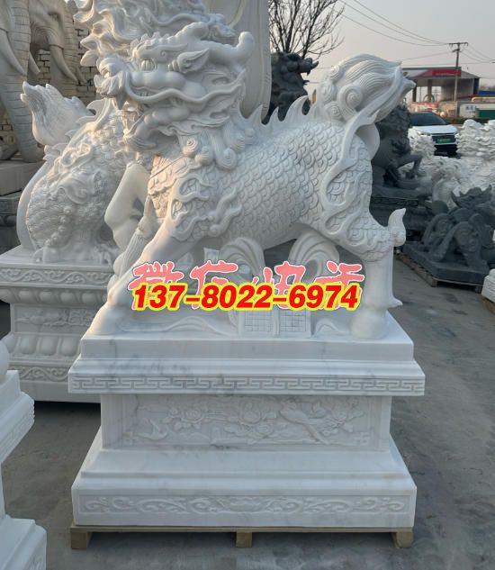 漢白玉麒麟景觀雕塑：祥瑞之姿，石雕藝術的璀璨綻放